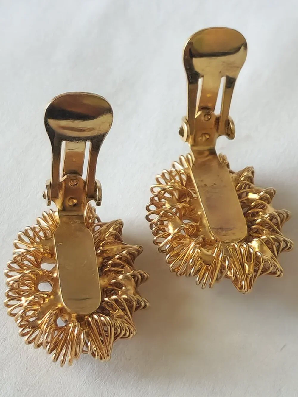 Vintage Jonne Clip On Earrings Gold Tone Wire Wrap Hematite Marquise Schrager‎